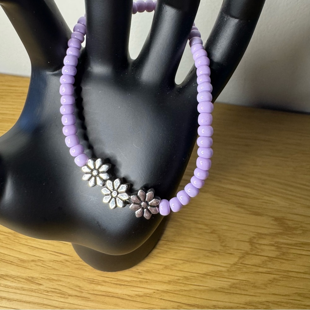 Glass Elastic Beaded Bracelet Lilac with Metal Antique Silver Plated Flowers